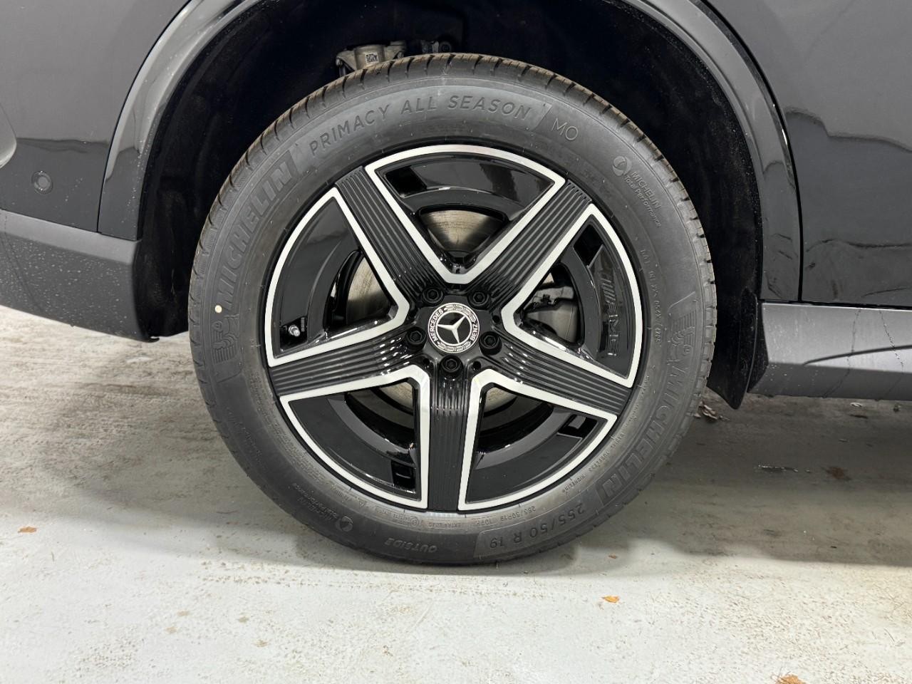 Mercedes-Benz GLC Vehicle Full-screen Gallery Image 5