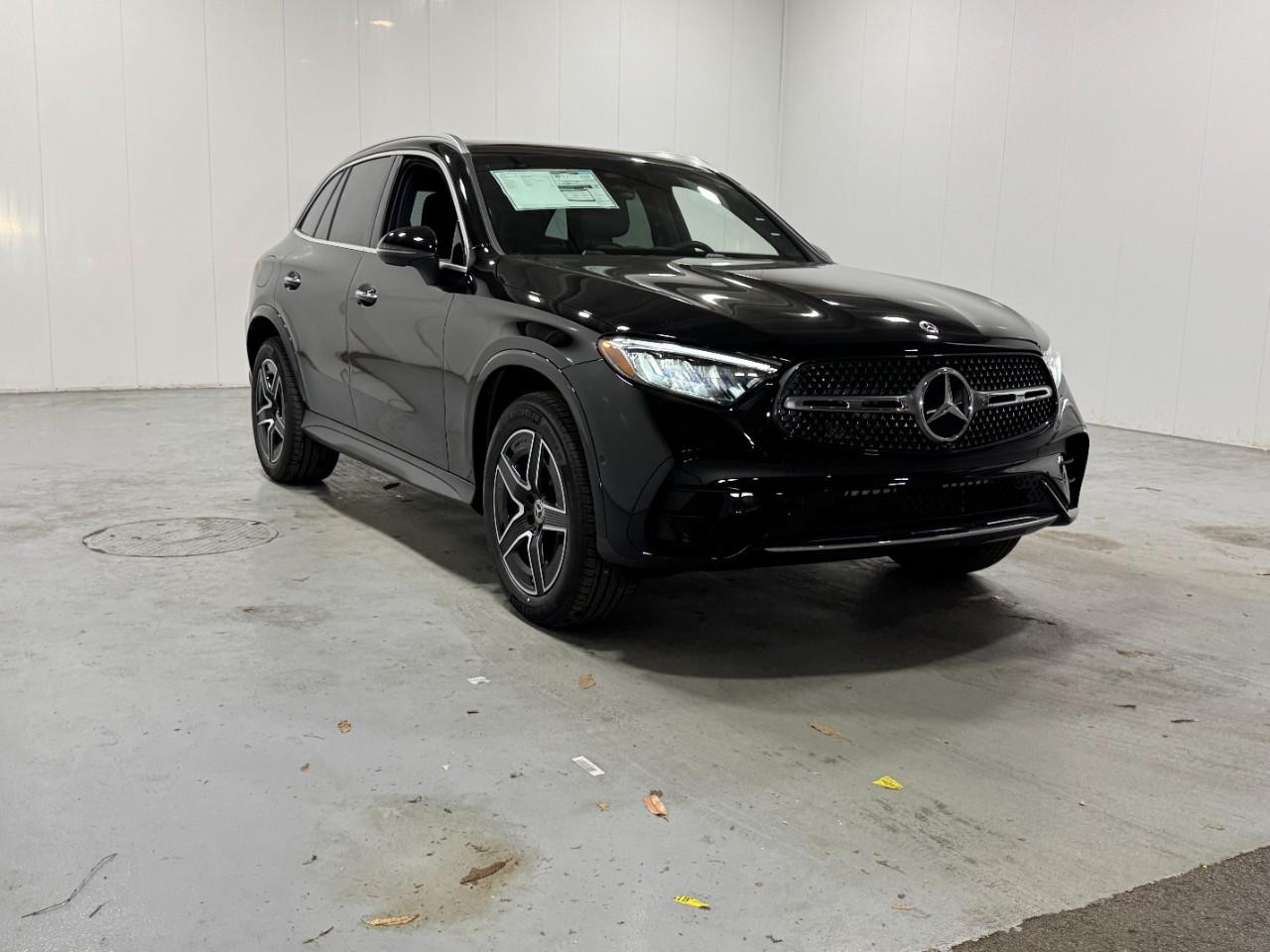 Mercedes-Benz GLC Vehicle Full-screen Gallery Image 6