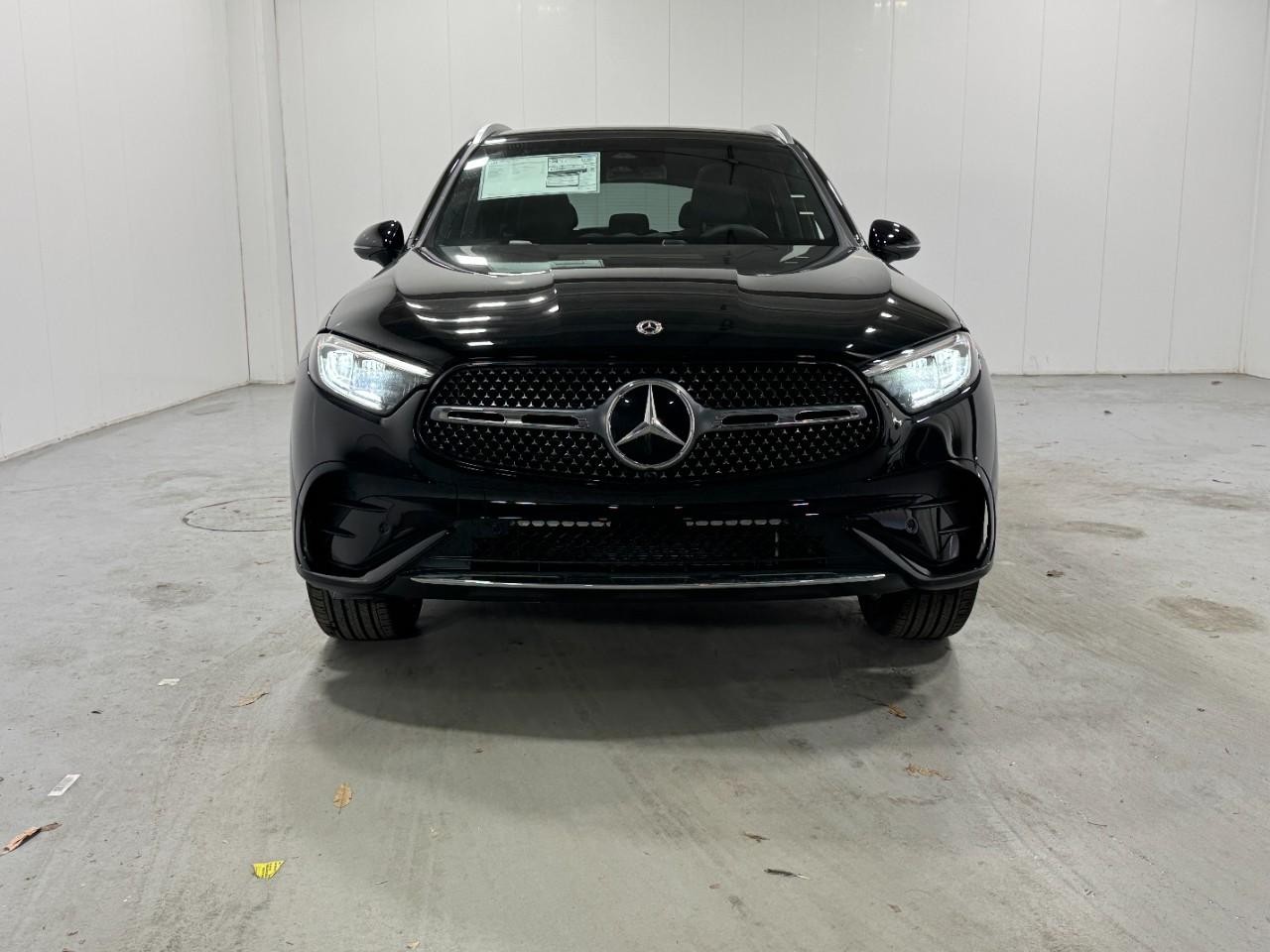 Mercedes-Benz GLC Vehicle Full-screen Gallery Image 7