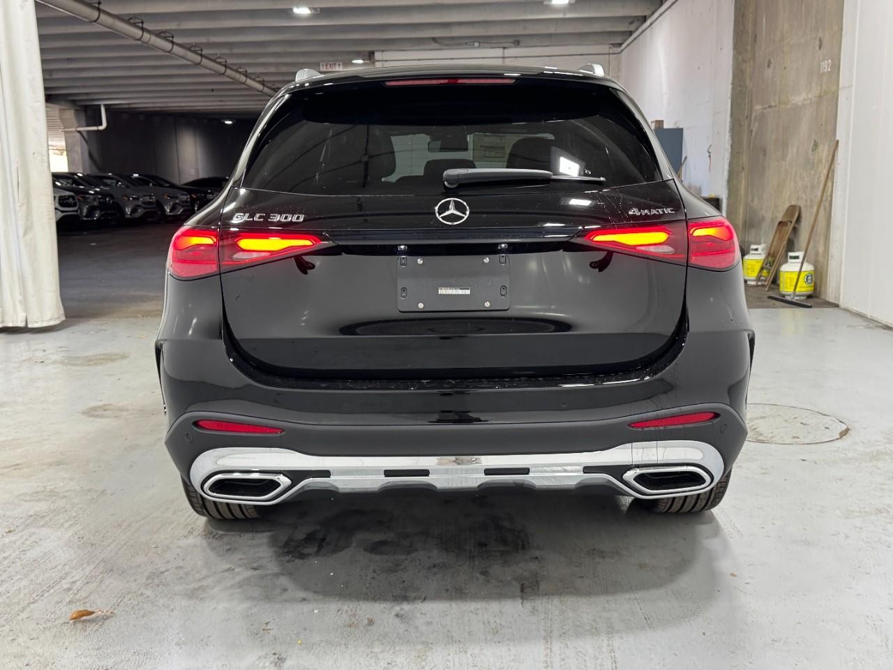 Mercedes-Benz GLC Vehicle Full-screen Gallery Image 9