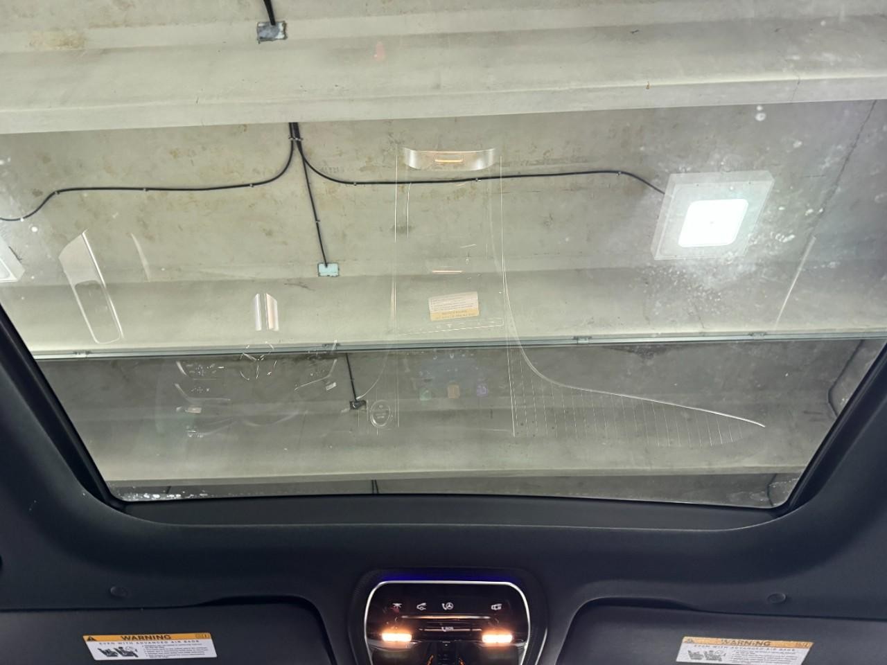 Mercedes-Benz GLC Vehicle Full-screen Gallery Image 11