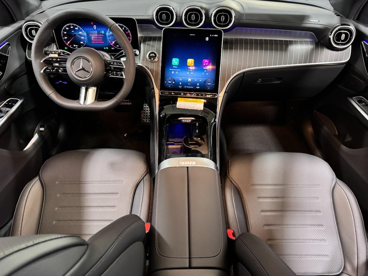 Mercedes-Benz GLC Vehicle Full-screen Gallery Image 12