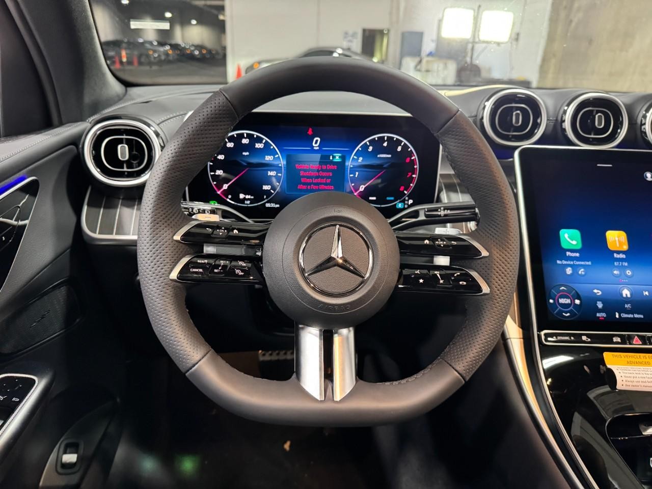 Mercedes-Benz GLC Vehicle Full-screen Gallery Image 13