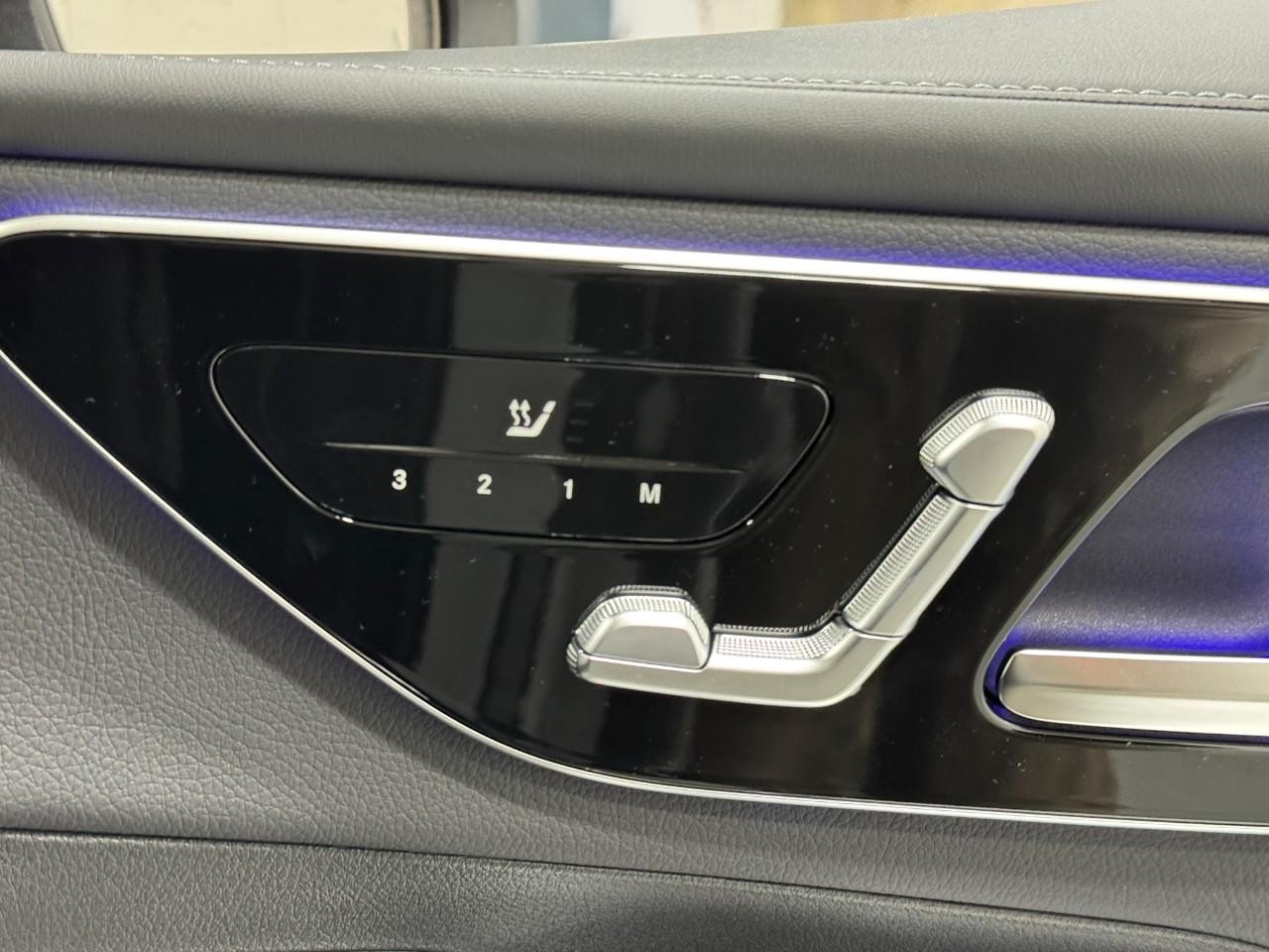 Mercedes-Benz GLC Vehicle Full-screen Gallery Image 19