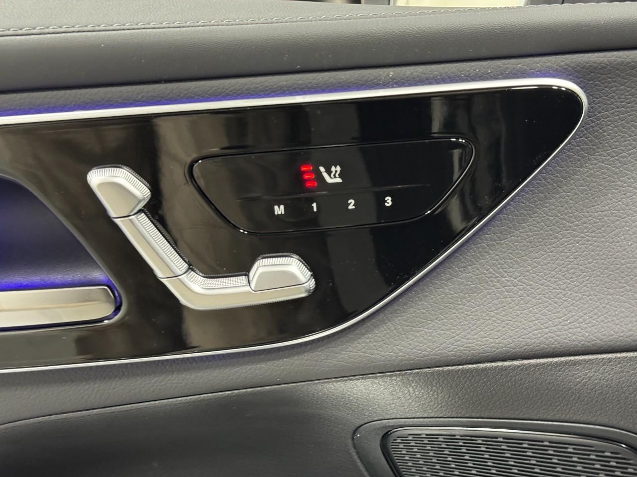 Mercedes-Benz GLC Vehicle Full-screen Gallery Image 22