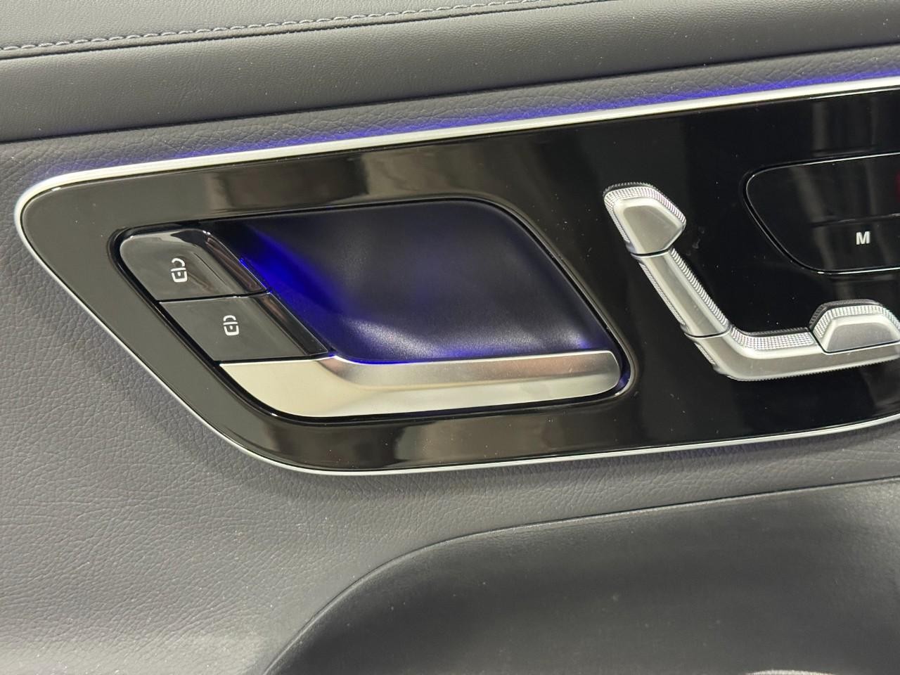 Mercedes-Benz GLC Vehicle Full-screen Gallery Image 23