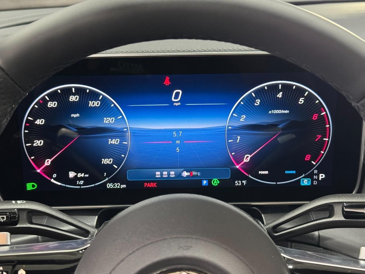 Mercedes-Benz GLC Vehicle Full-screen Gallery Image 32