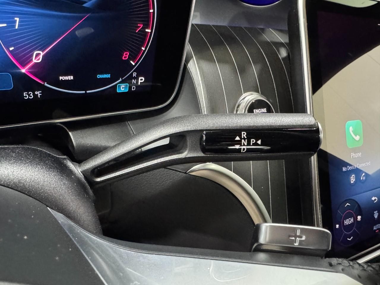 Mercedes-Benz GLC Vehicle Full-screen Gallery Image 33