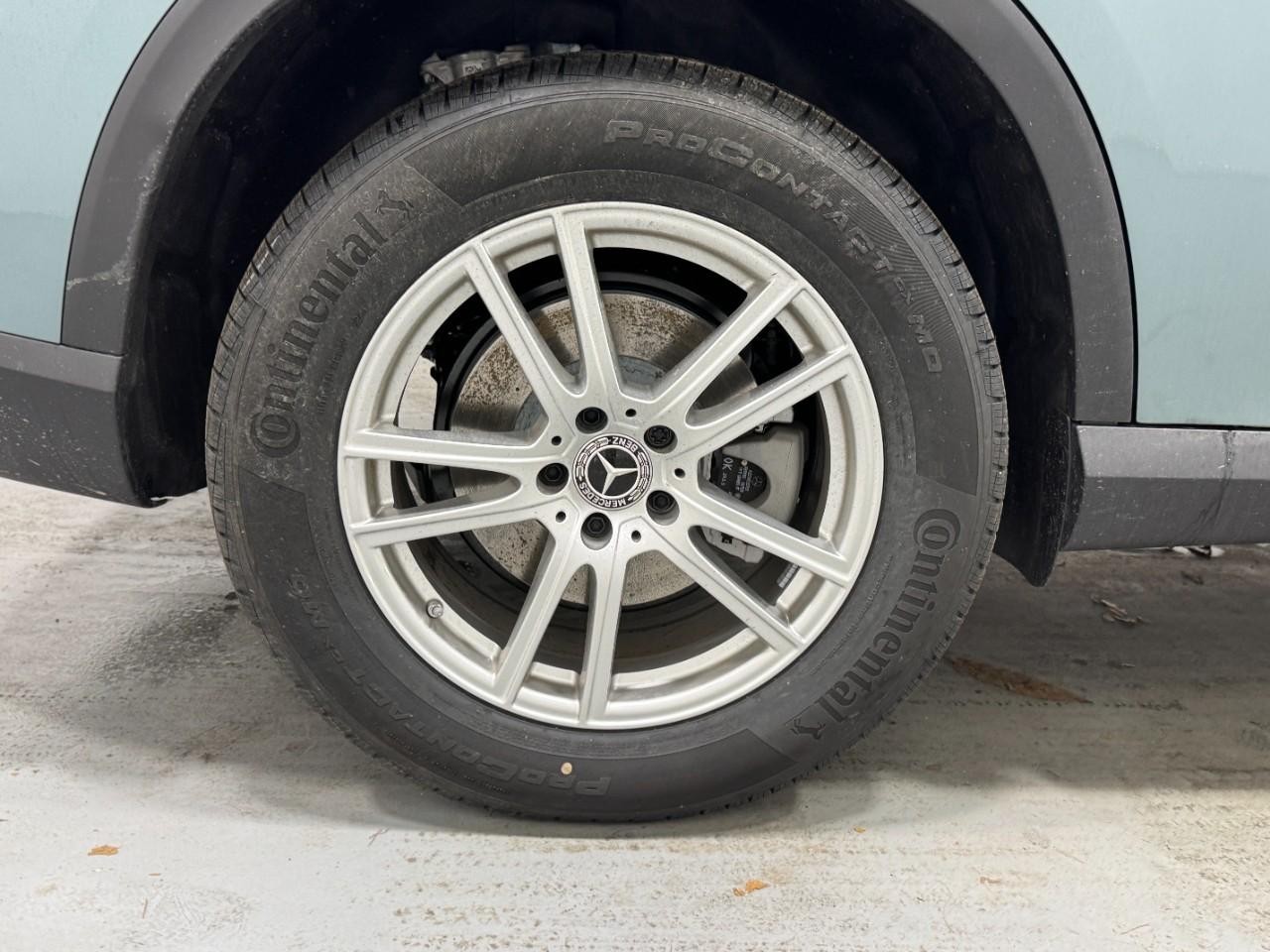 Mercedes-Benz GLC Vehicle Full-screen Gallery Image 5