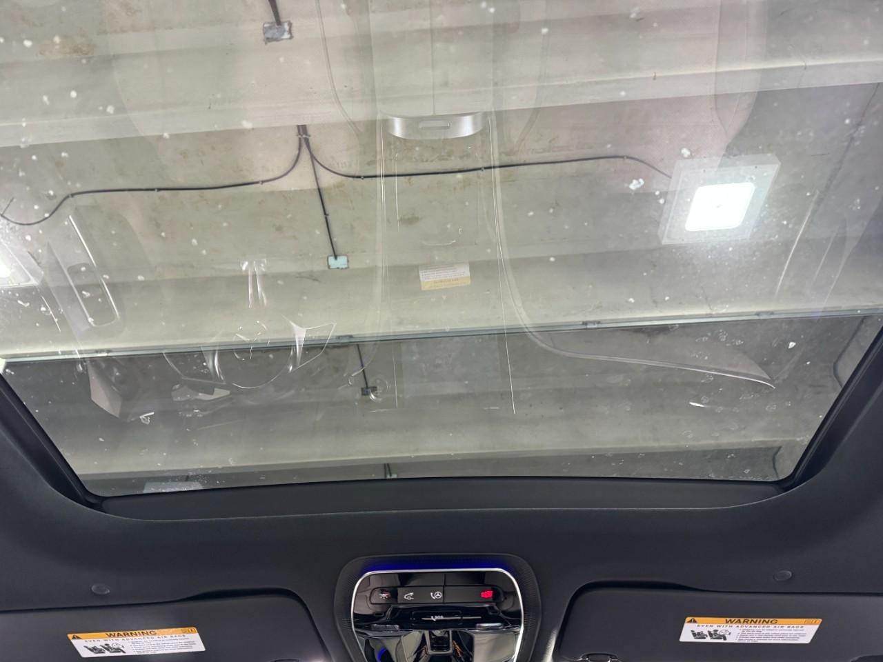 Mercedes-Benz GLC Vehicle Full-screen Gallery Image 11