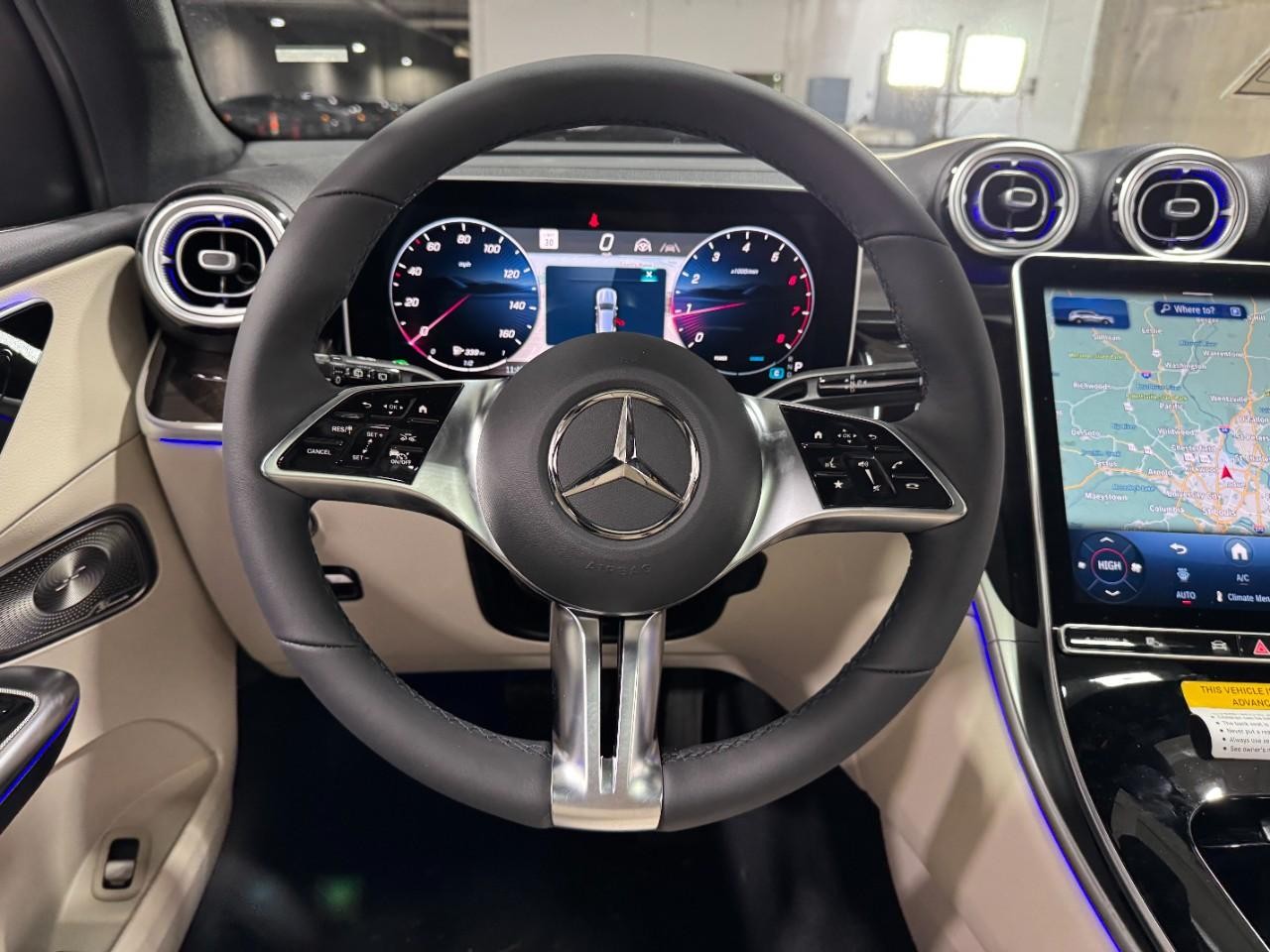 Mercedes-Benz GLC Vehicle Full-screen Gallery Image 13
