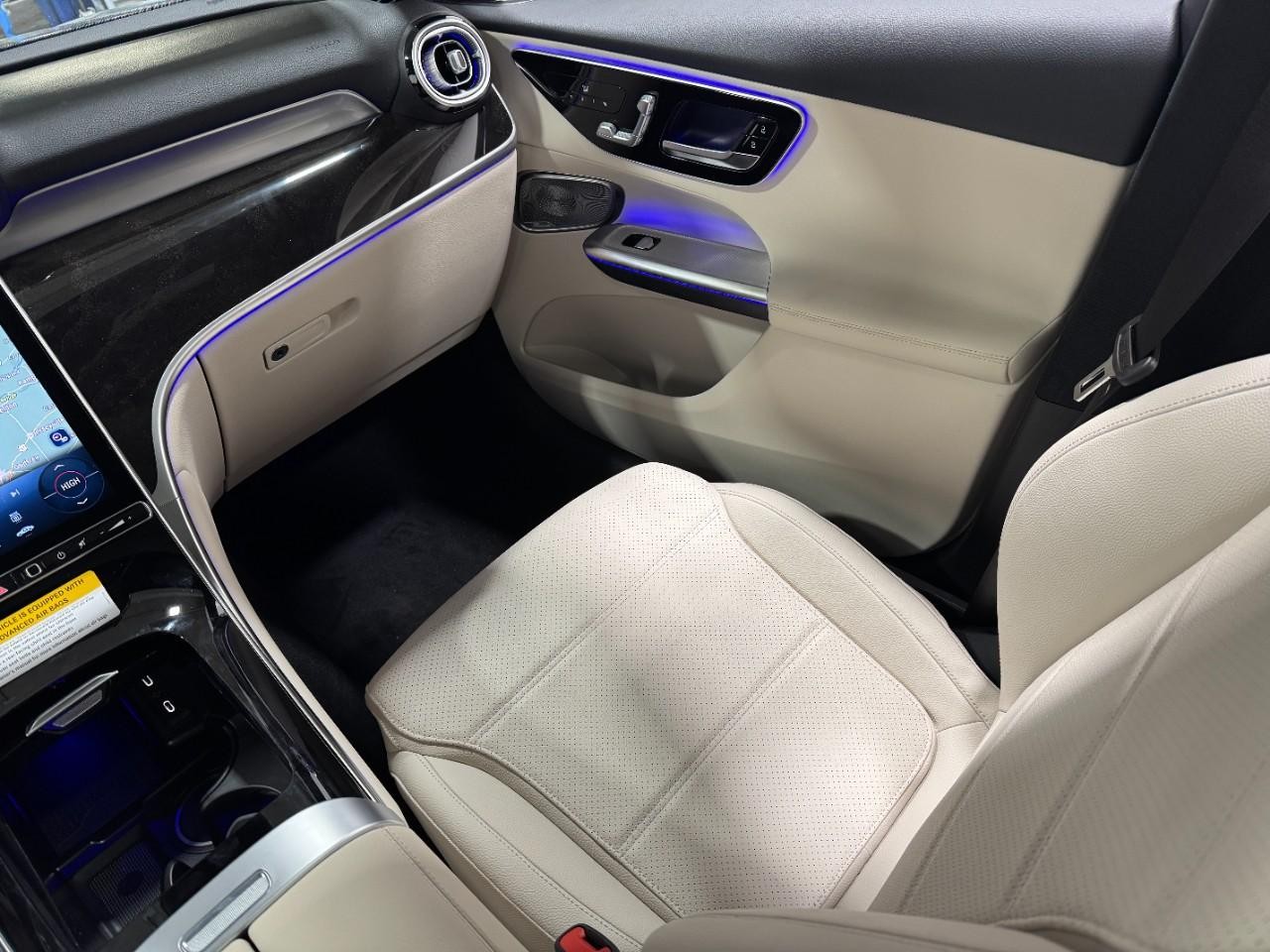 Mercedes-Benz GLC Vehicle Full-screen Gallery Image 15