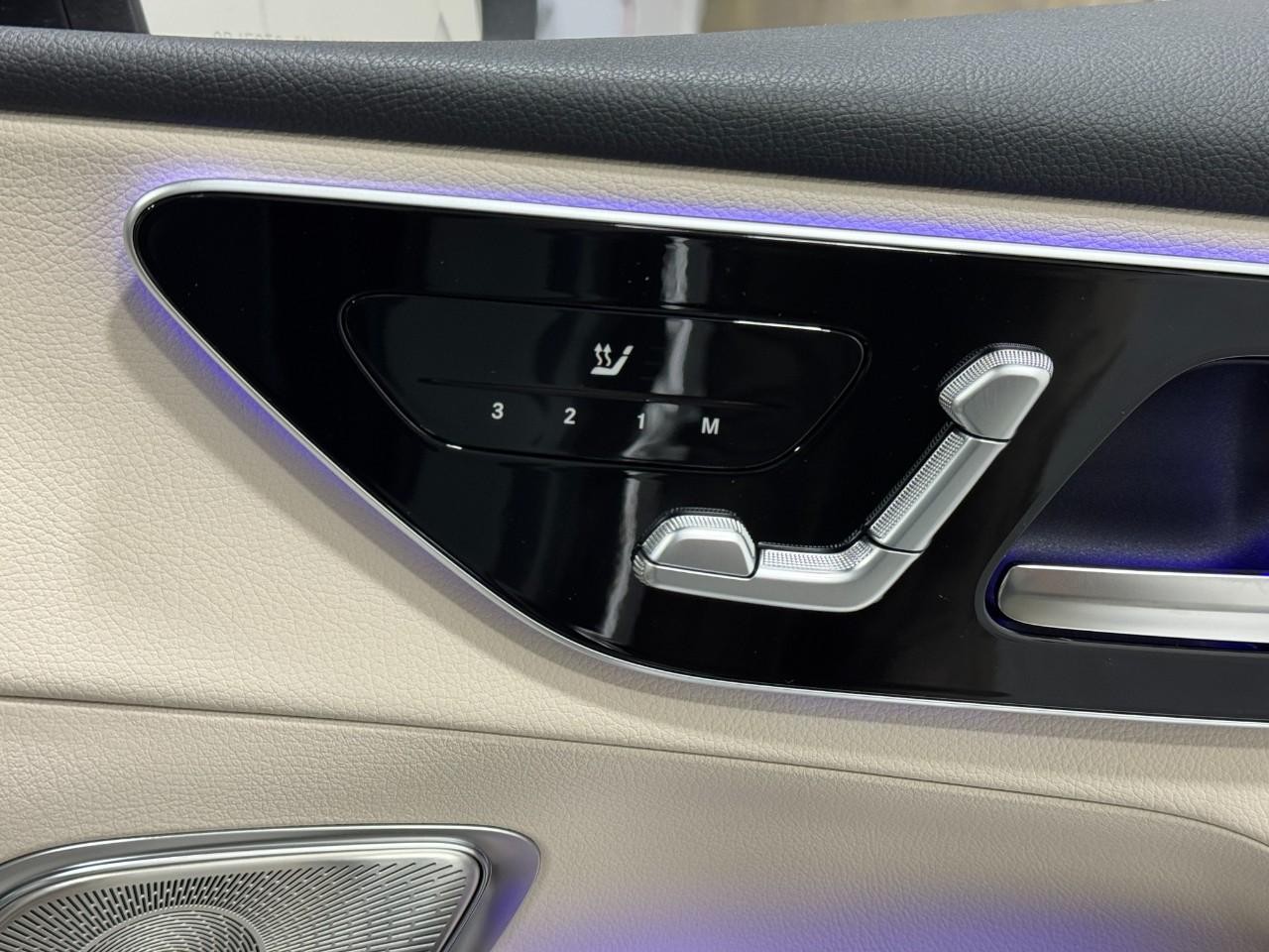 Mercedes-Benz GLC Vehicle Full-screen Gallery Image 19