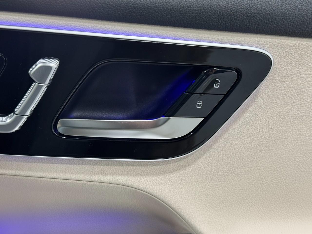 Mercedes-Benz GLC Vehicle Full-screen Gallery Image 20