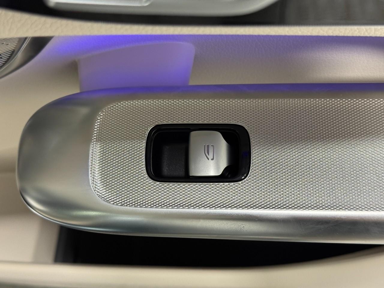 Mercedes-Benz GLC Vehicle Full-screen Gallery Image 21