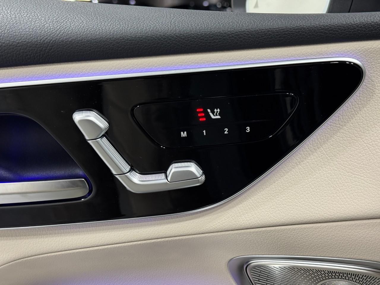 Mercedes-Benz GLC Vehicle Full-screen Gallery Image 22