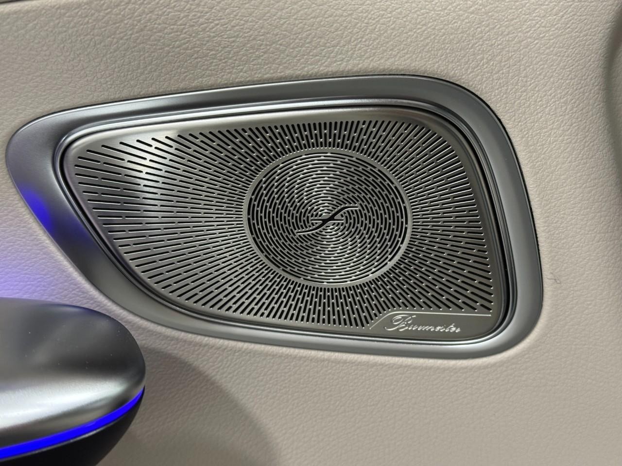 Mercedes-Benz GLC Vehicle Full-screen Gallery Image 25