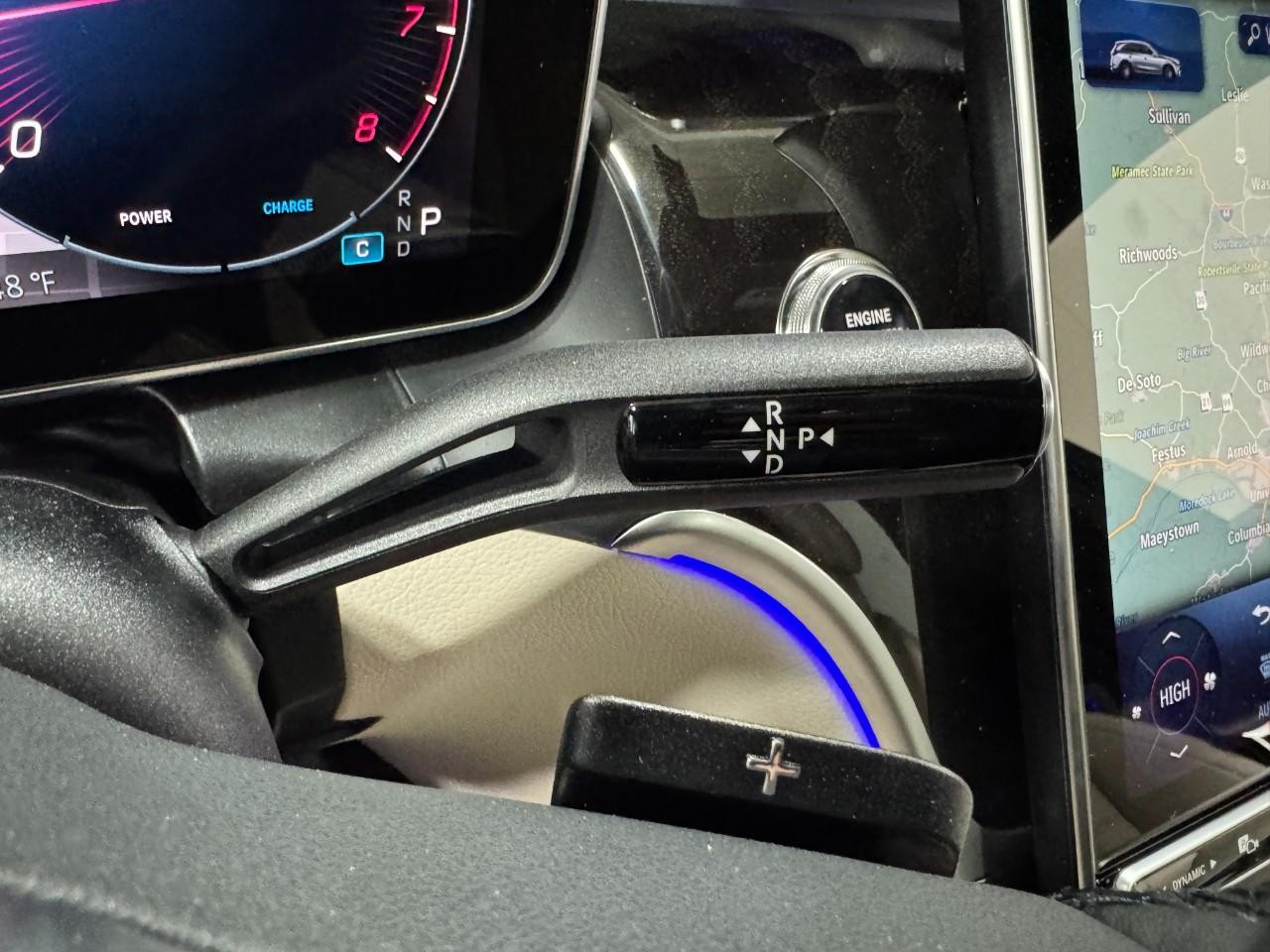 Mercedes-Benz GLC Vehicle Full-screen Gallery Image 34