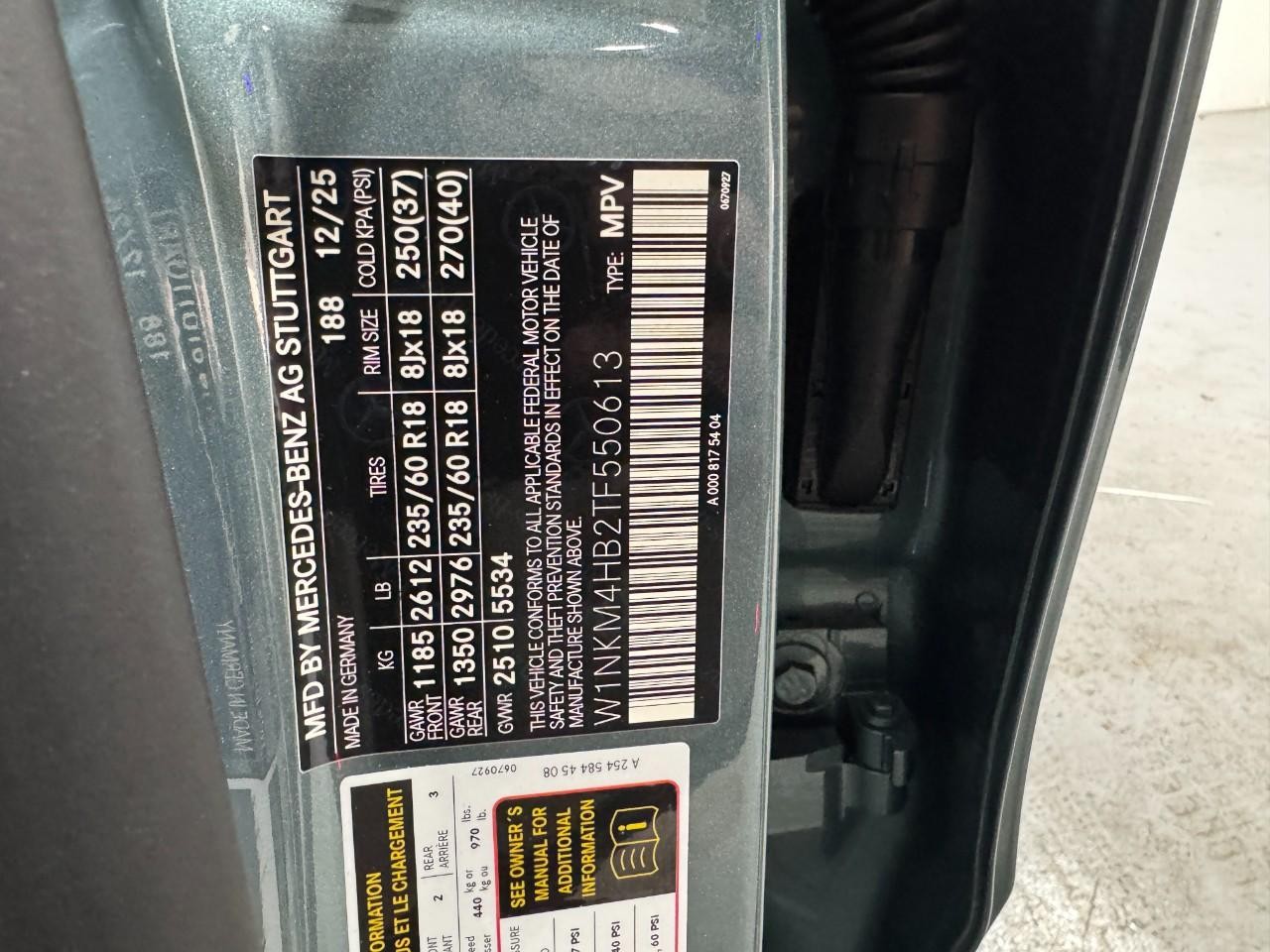 Mercedes-Benz GLC Vehicle Full-screen Gallery Image 36