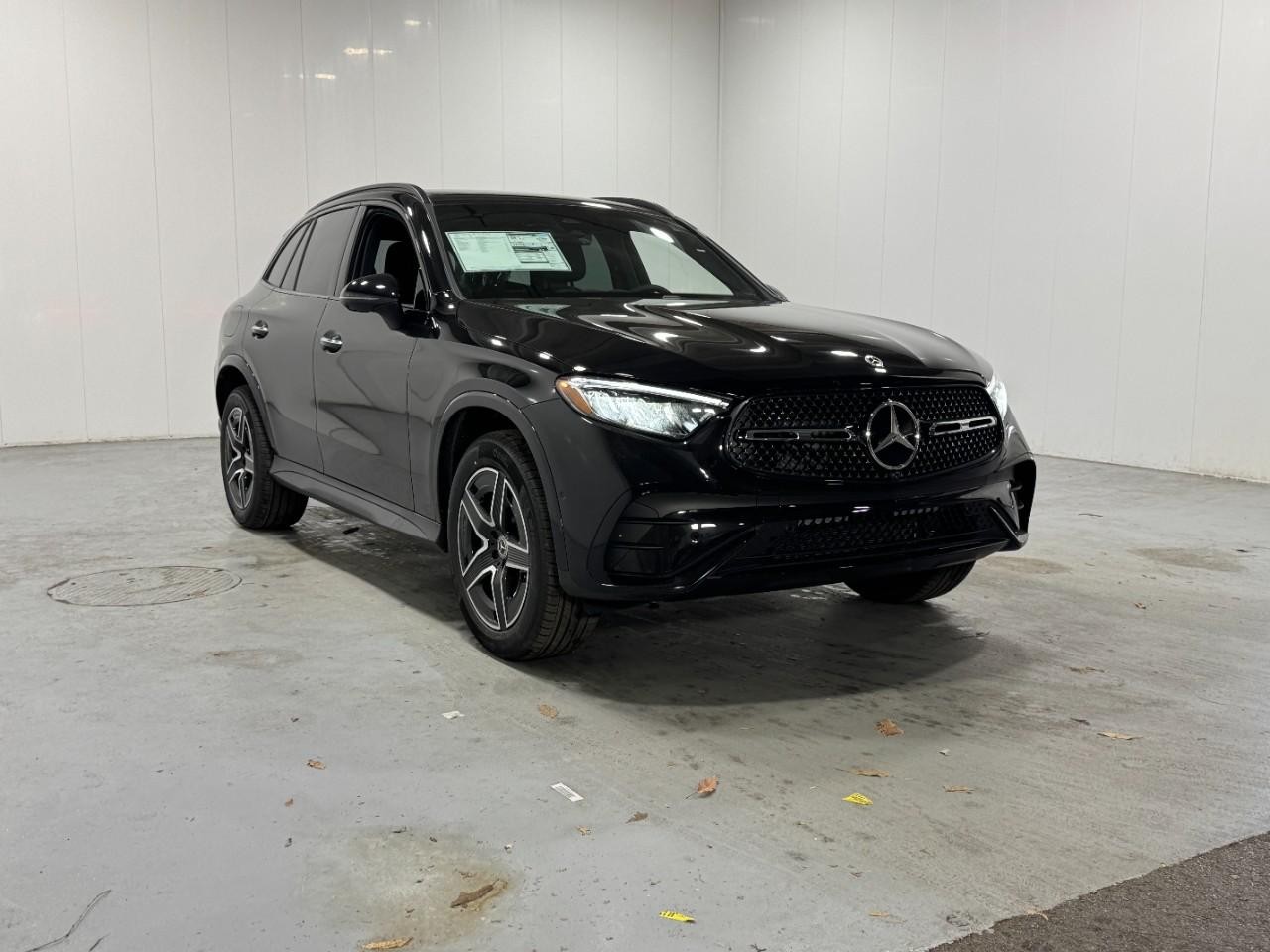 Mercedes-Benz GLC Vehicle Full-screen Gallery Image 6