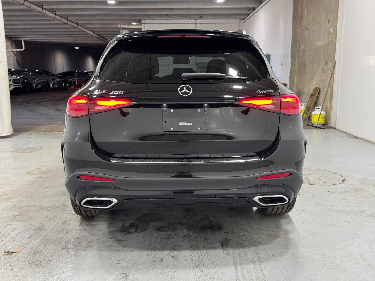 Mercedes-Benz GLC Vehicle Full-screen Gallery Image 9