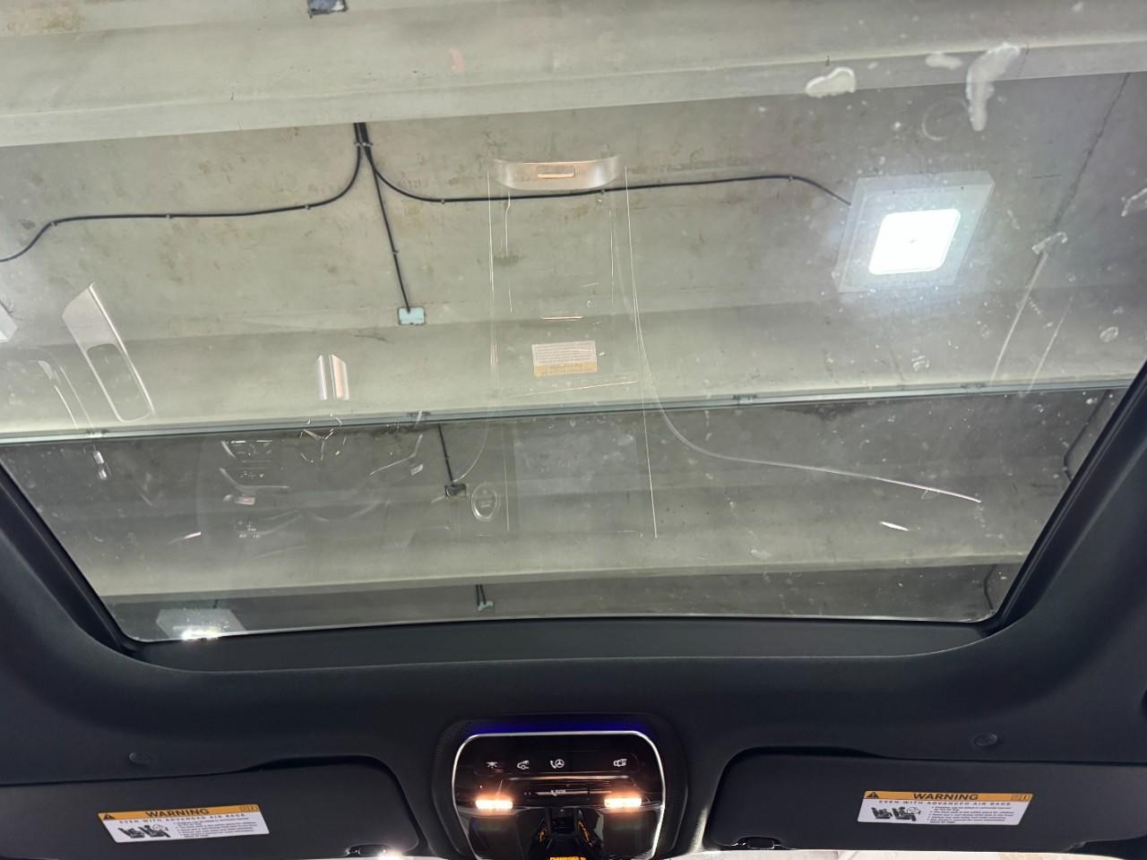 Mercedes-Benz GLC Vehicle Full-screen Gallery Image 11