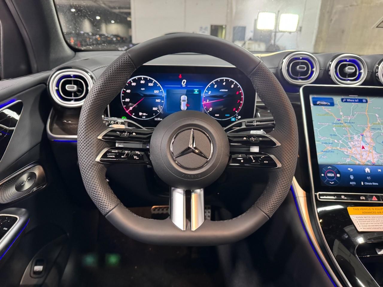 Mercedes-Benz GLC Vehicle Full-screen Gallery Image 13