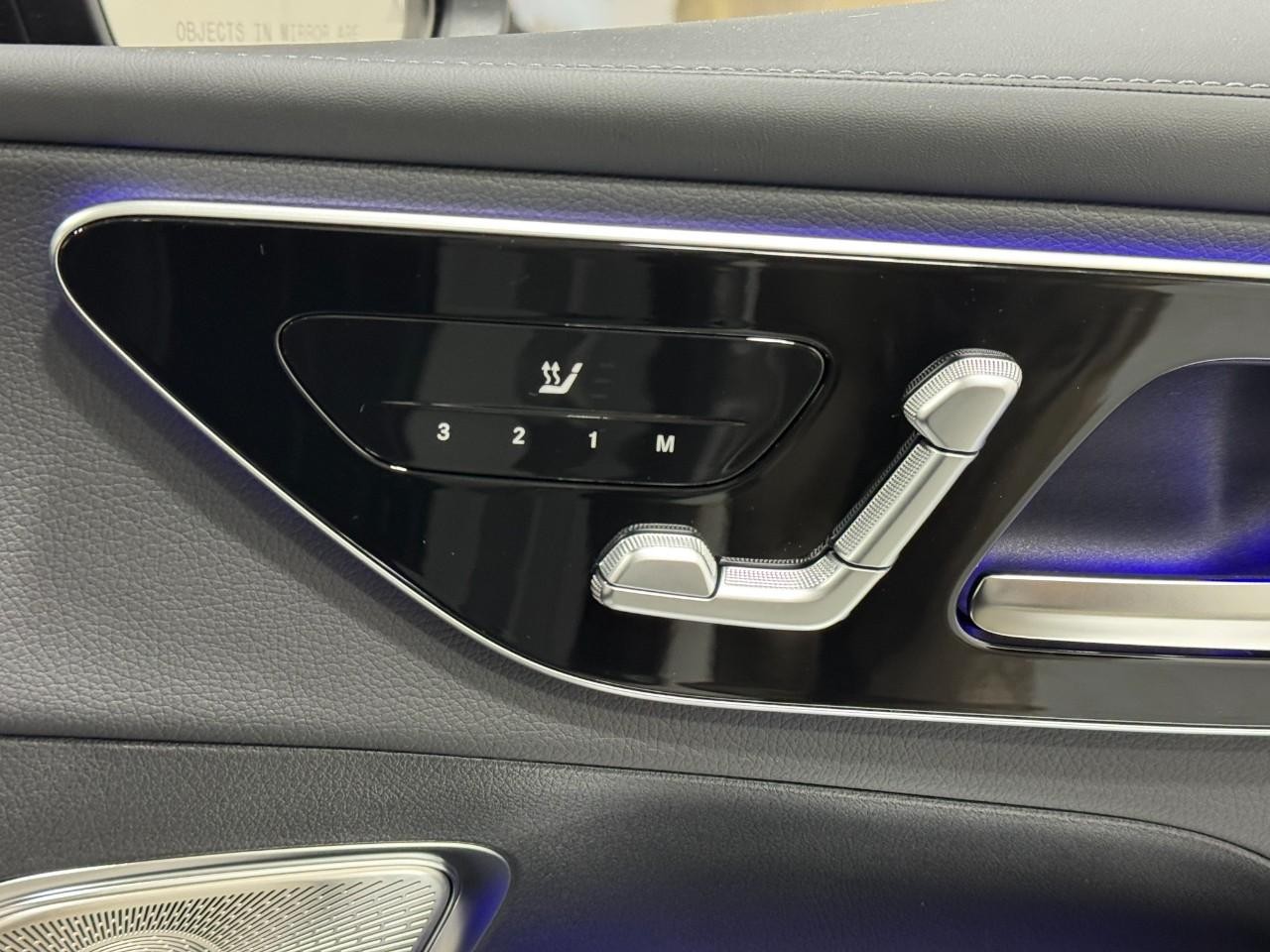 Mercedes-Benz GLC Vehicle Full-screen Gallery Image 19