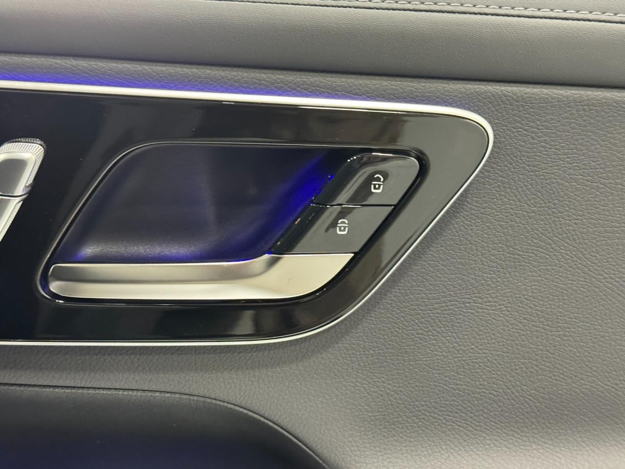 Mercedes-Benz GLC Vehicle Full-screen Gallery Image 20