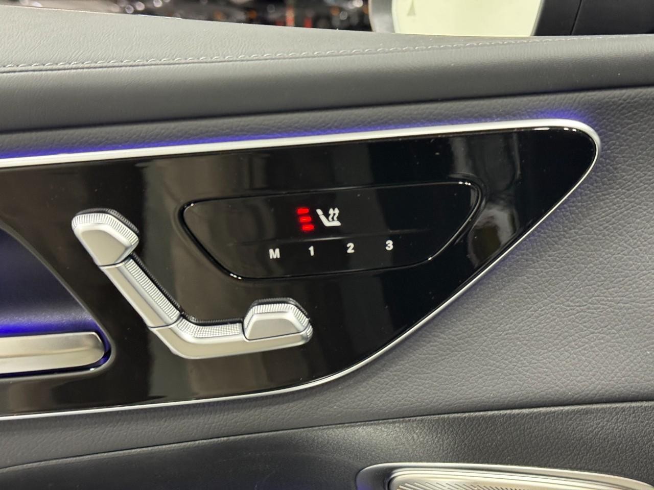 Mercedes-Benz GLC Vehicle Full-screen Gallery Image 22