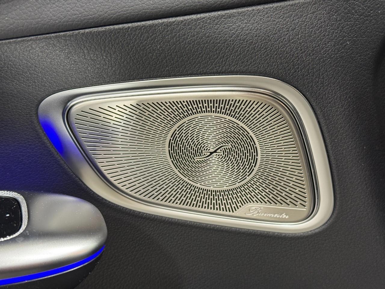 Mercedes-Benz GLC Vehicle Full-screen Gallery Image 25