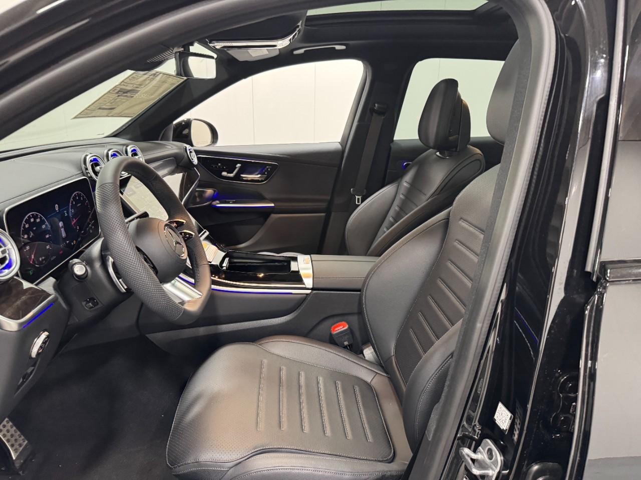 Mercedes-Benz GLC Vehicle Full-screen Gallery Image 27