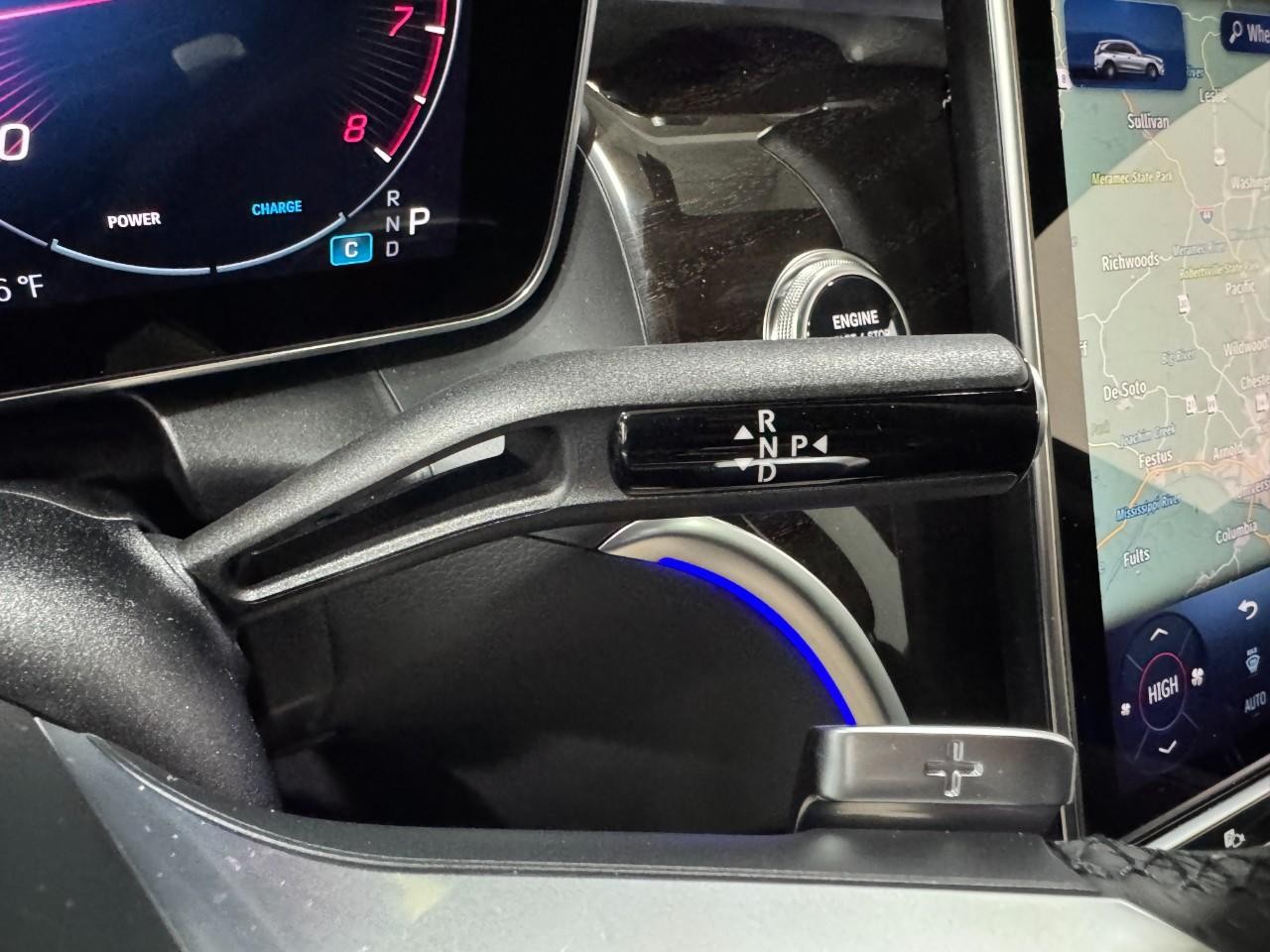 Mercedes-Benz GLC Vehicle Full-screen Gallery Image 34