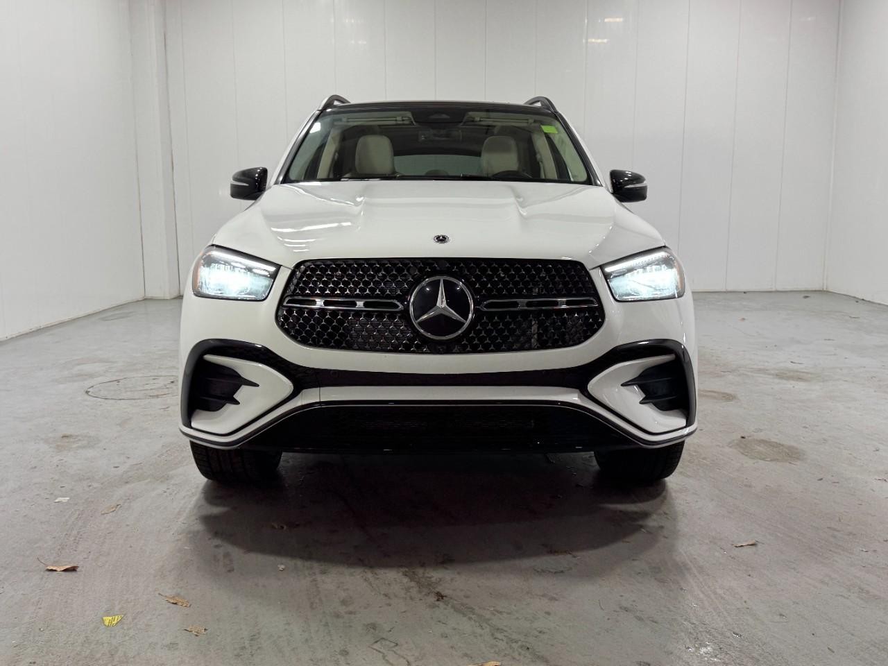 Mercedes-Benz GLE Vehicle Full-screen Gallery Image 7