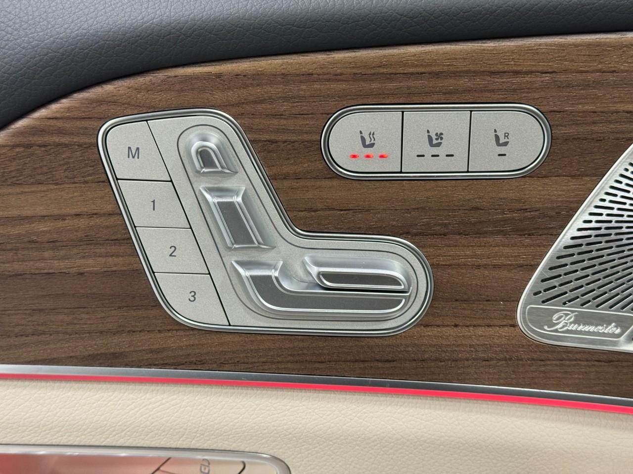 Mercedes-Benz GLE Vehicle Full-screen Gallery Image 25