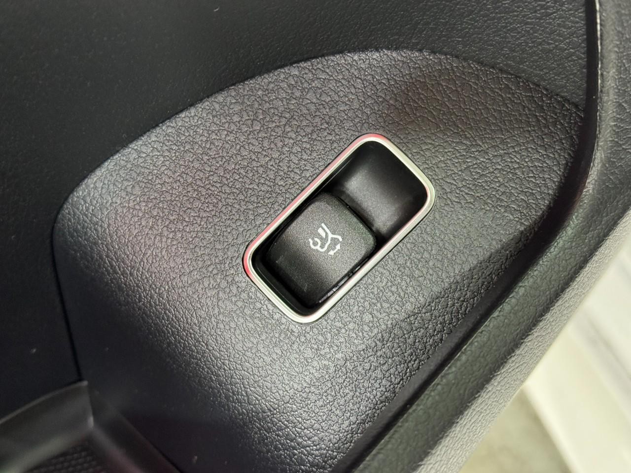 Mercedes-Benz GLE Vehicle Full-screen Gallery Image 28