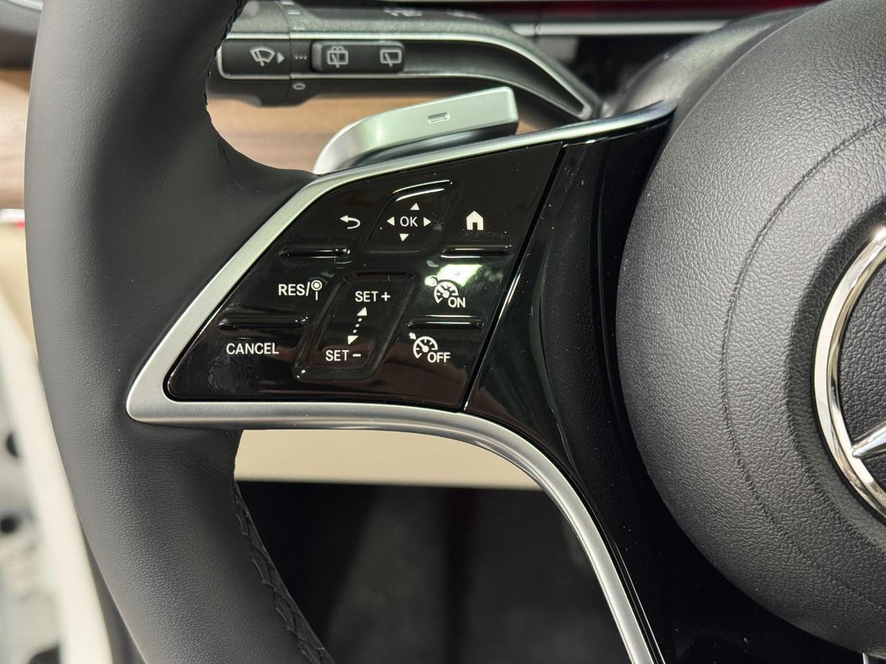 Mercedes-Benz GLE Vehicle Full-screen Gallery Image 33