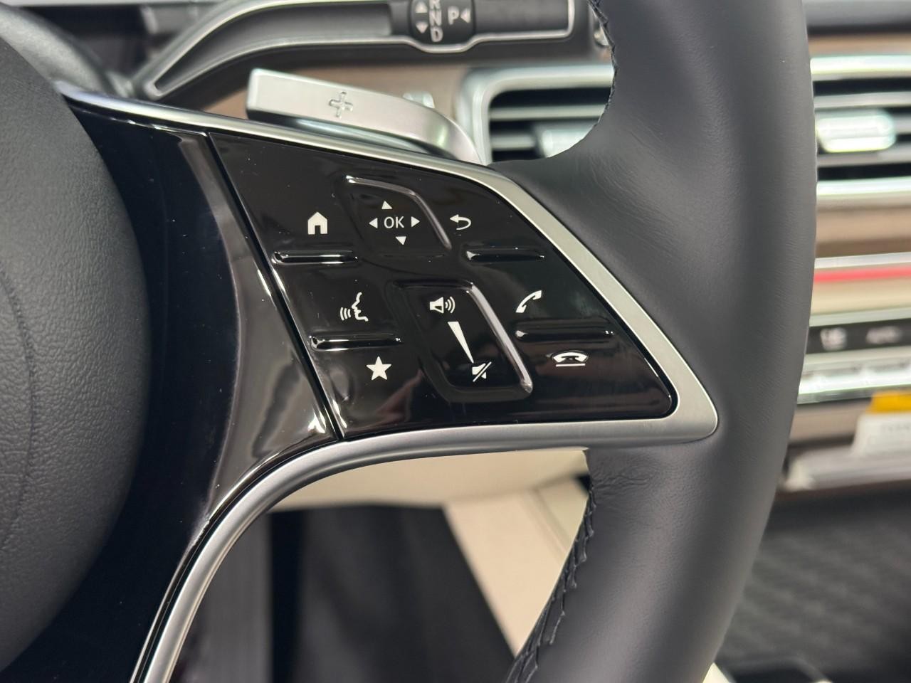 Mercedes-Benz GLE Vehicle Full-screen Gallery Image 34