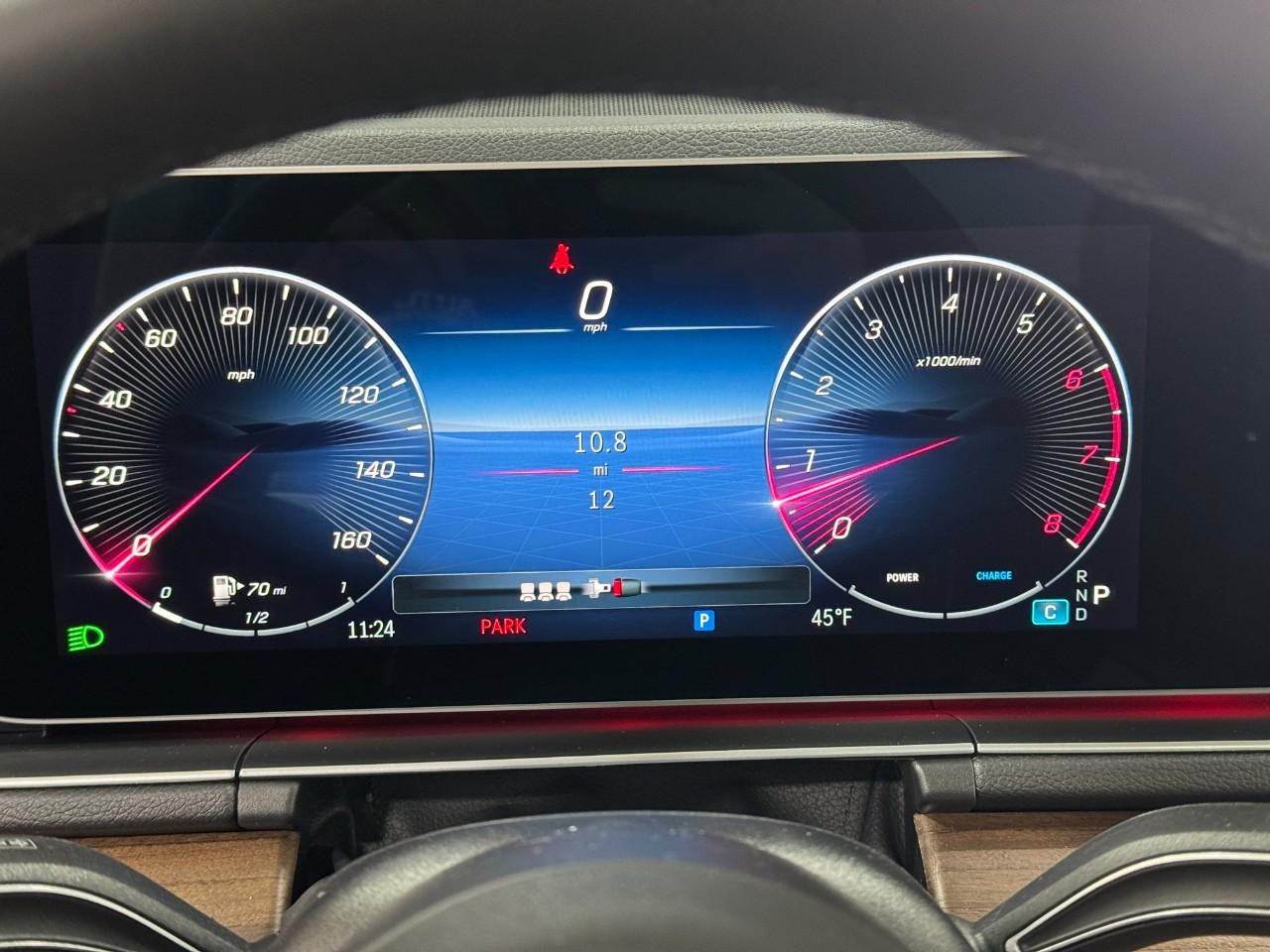 Mercedes-Benz GLE Vehicle Full-screen Gallery Image 35