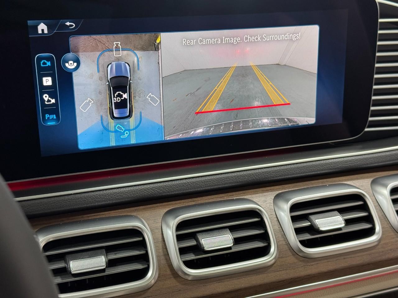 Mercedes-Benz GLE Vehicle Full-screen Gallery Image 37