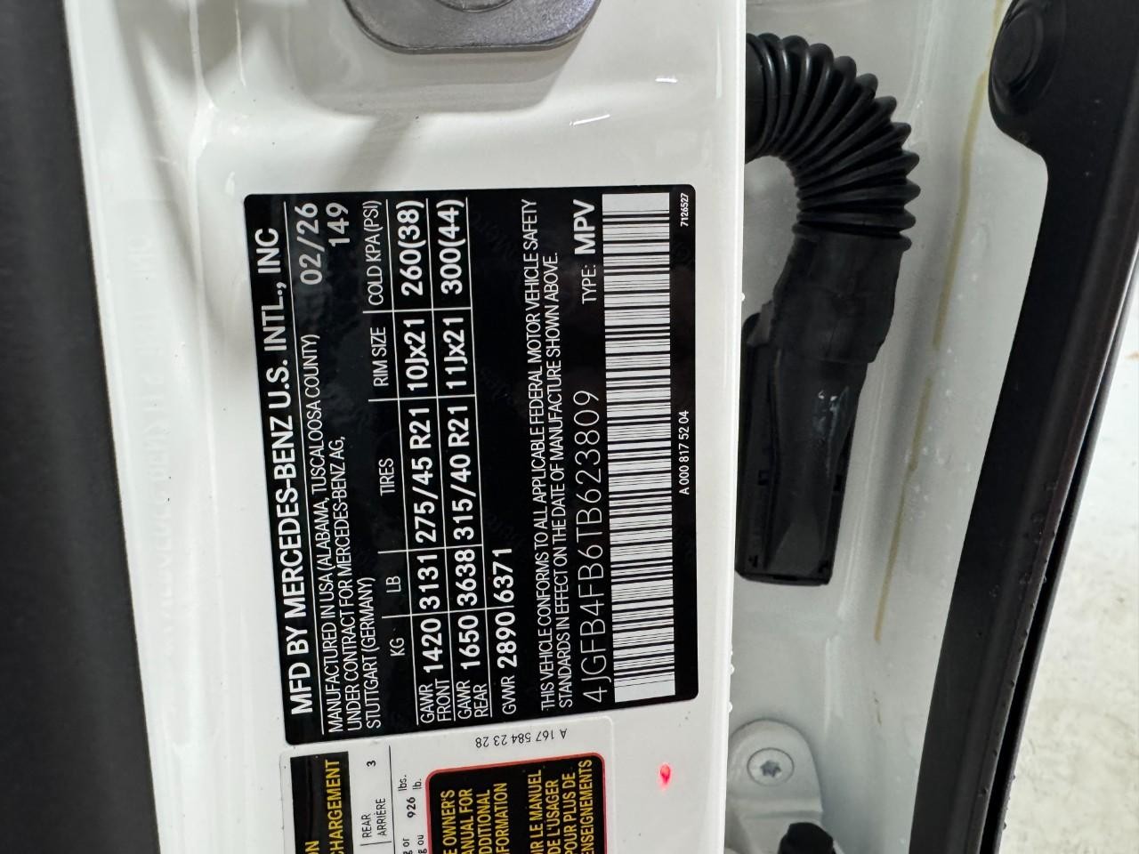 Mercedes-Benz GLE Vehicle Full-screen Gallery Image 38