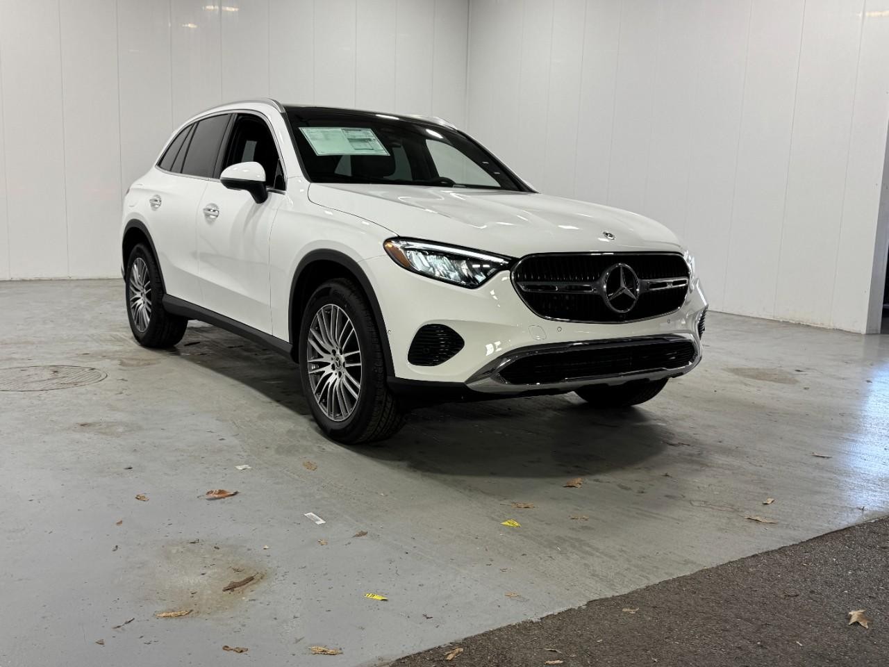 Mercedes-Benz GLC Vehicle Full-screen Gallery Image 6