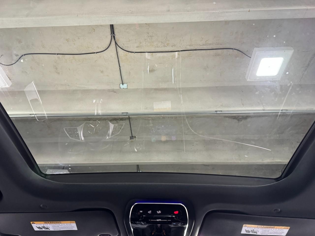 Mercedes-Benz GLC Vehicle Full-screen Gallery Image 11