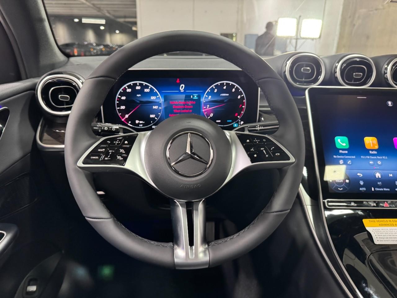 Mercedes-Benz GLC Vehicle Full-screen Gallery Image 13
