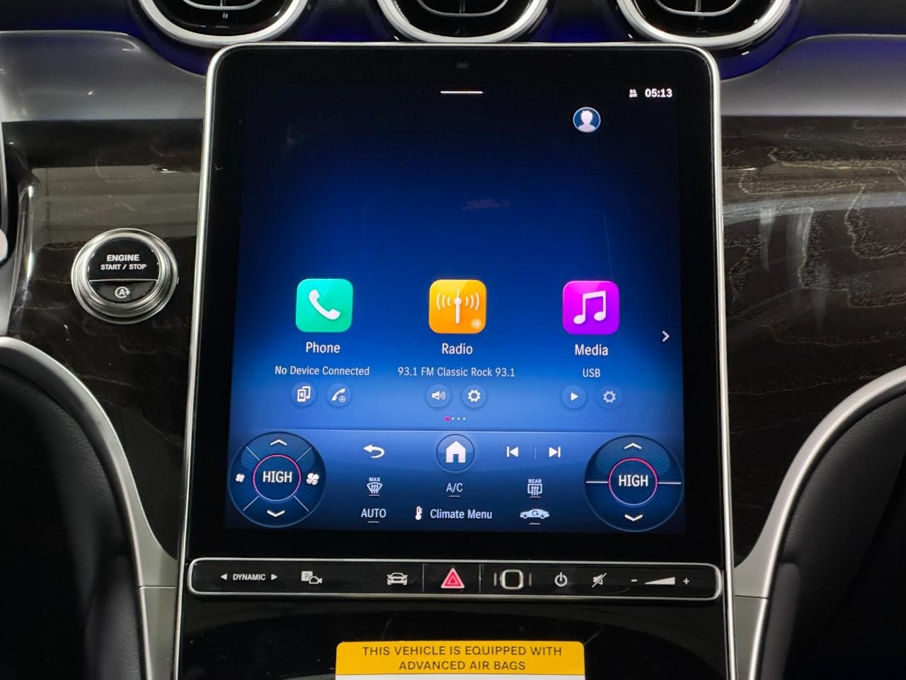 Mercedes-Benz GLC Vehicle Full-screen Gallery Image 14