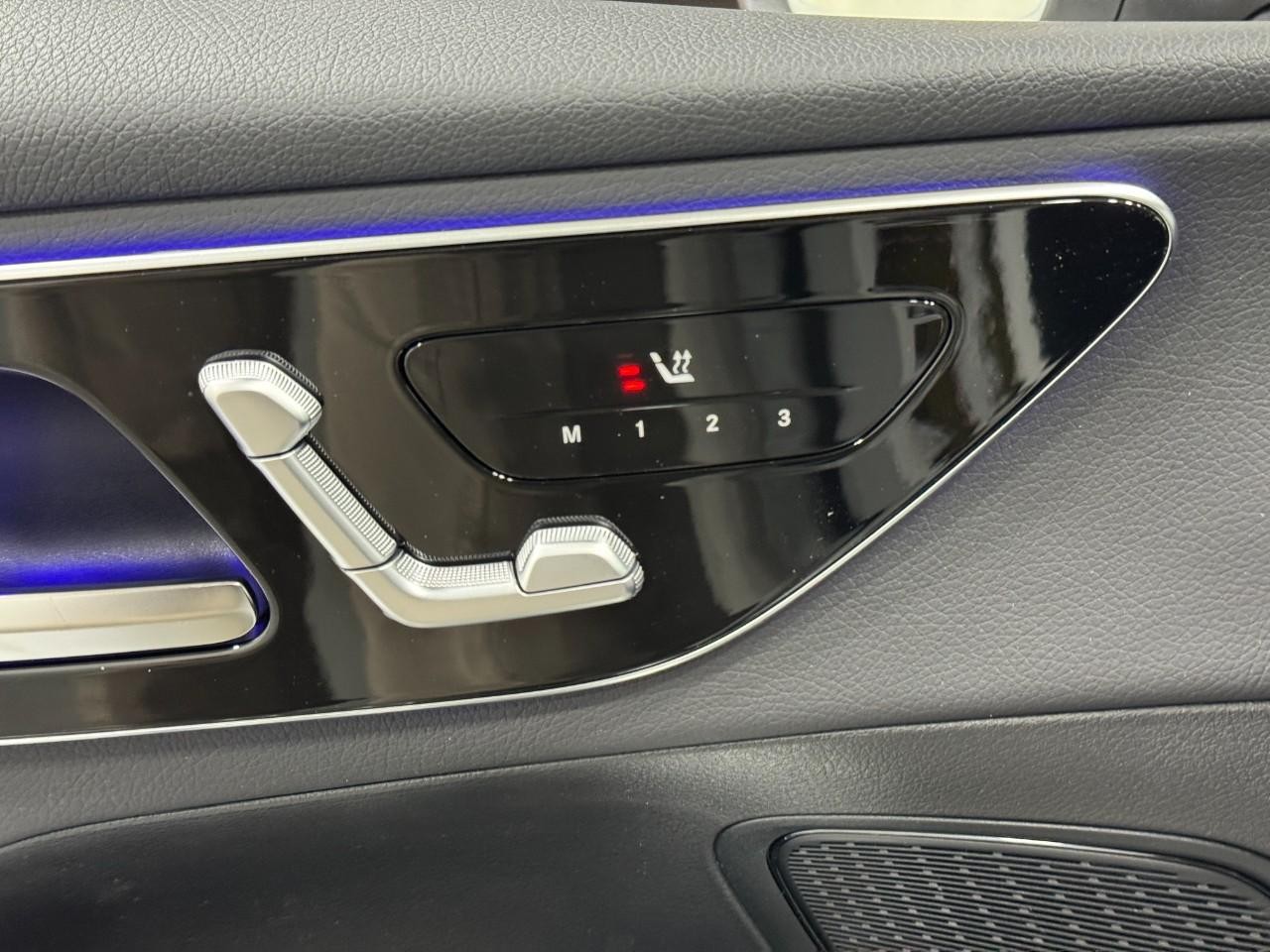 Mercedes-Benz GLC Vehicle Full-screen Gallery Image 22