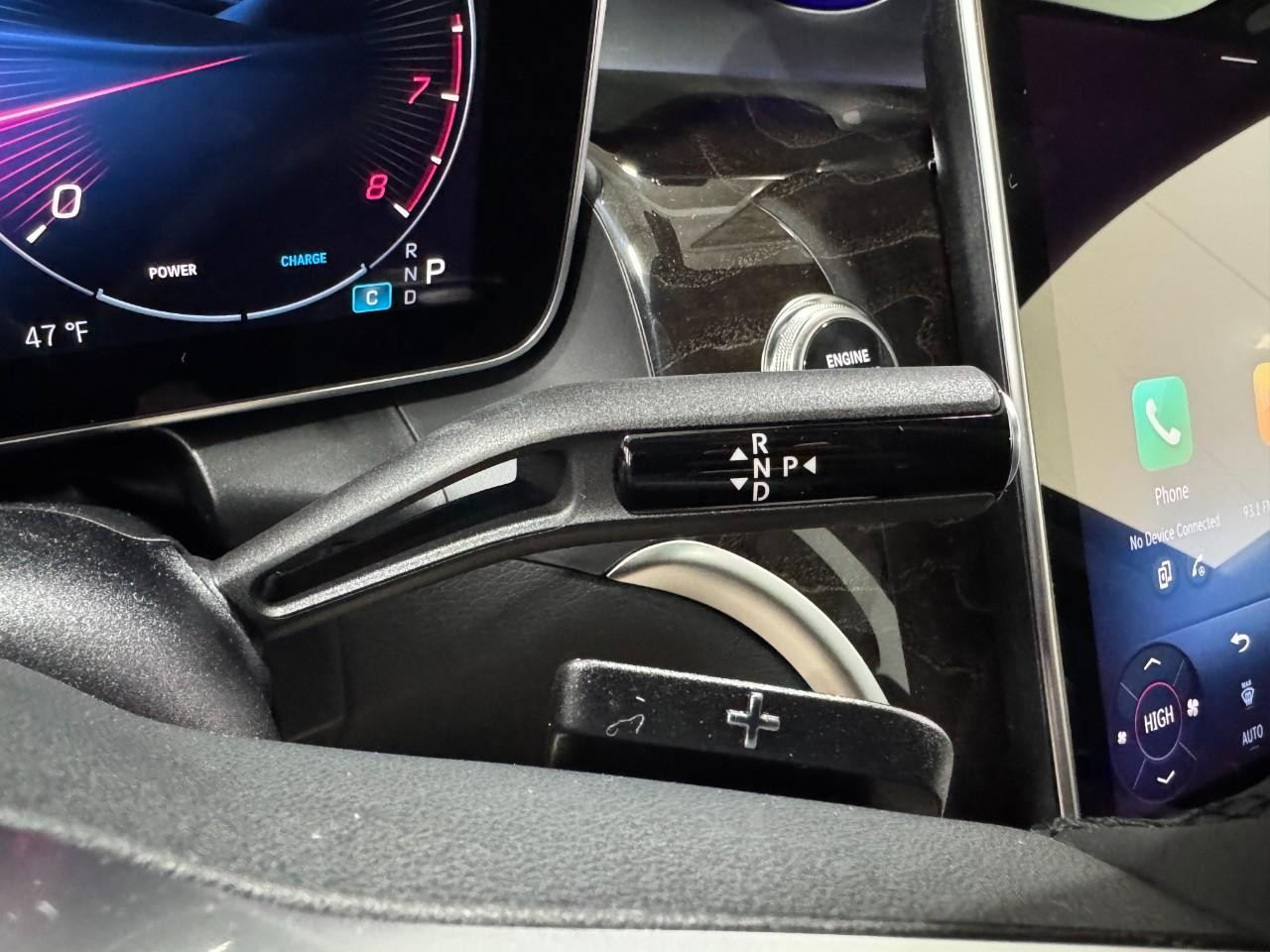 Mercedes-Benz GLC Vehicle Full-screen Gallery Image 33