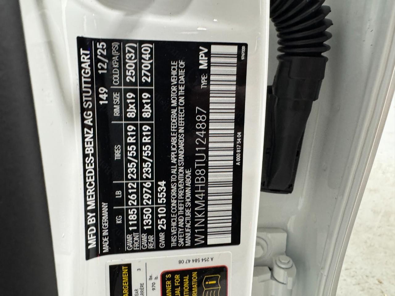 Mercedes-Benz GLC Vehicle Full-screen Gallery Image 35