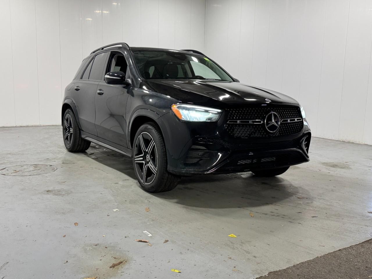 Mercedes-Benz GLE Vehicle Full-screen Gallery Image 6