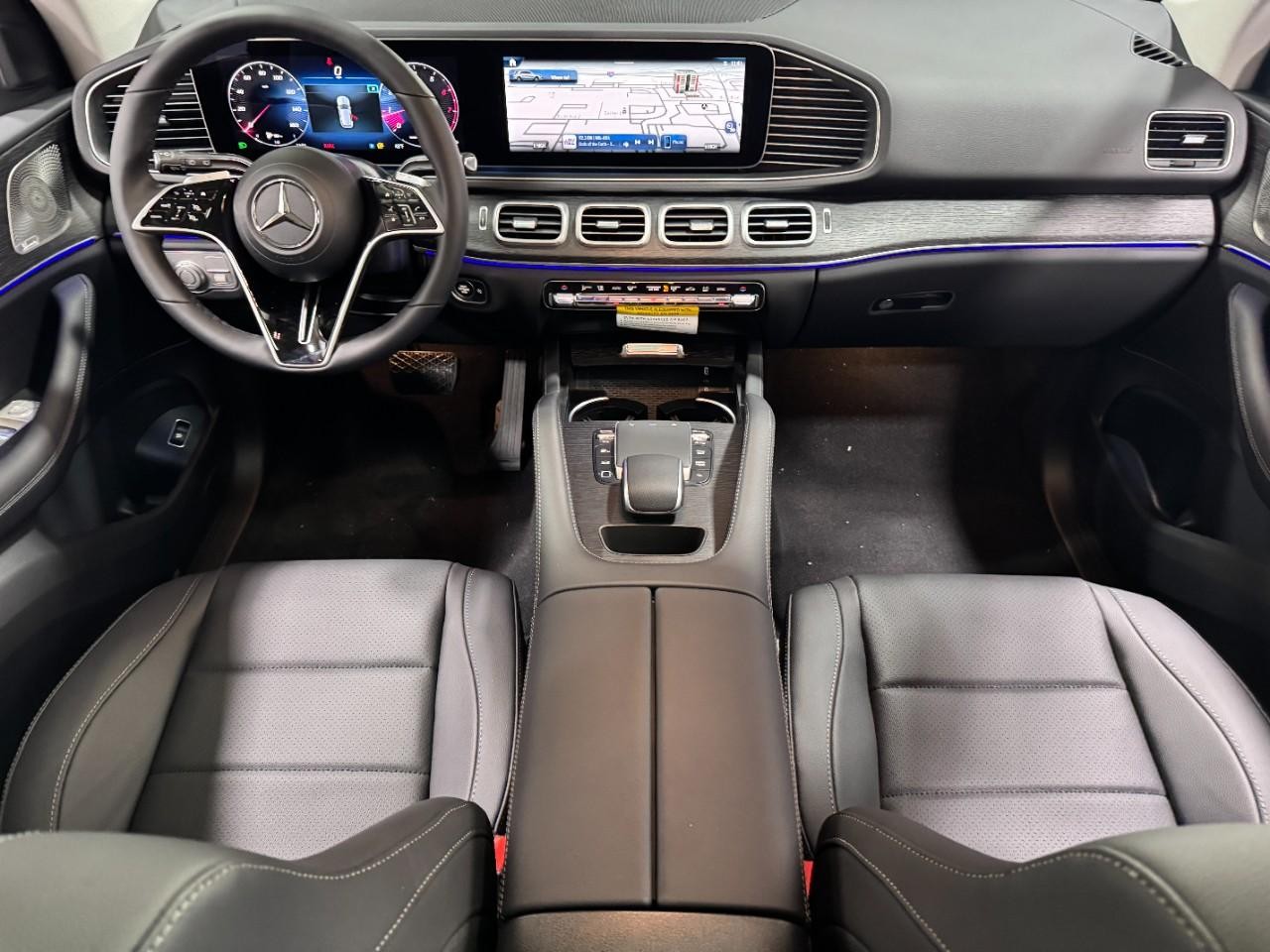 Mercedes-Benz GLE Vehicle Full-screen Gallery Image 12